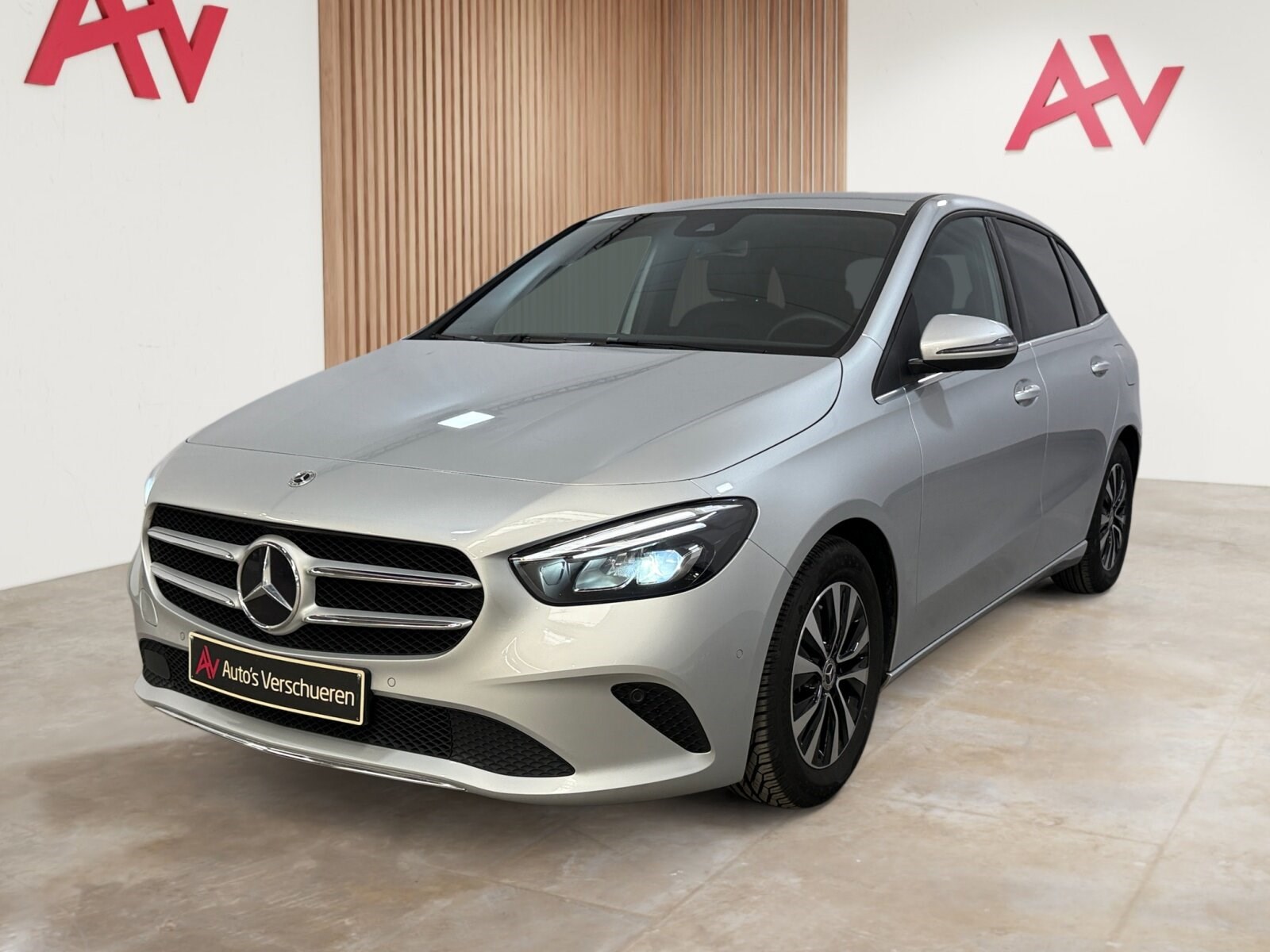 Mercedes-Benz B 180