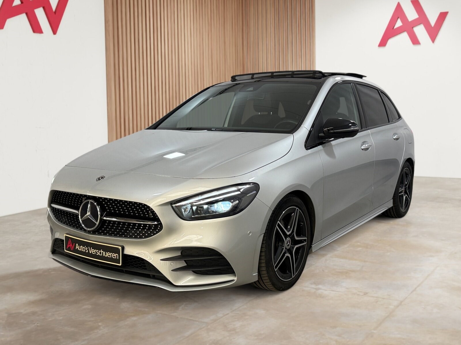 Mercedes-Benz B 180