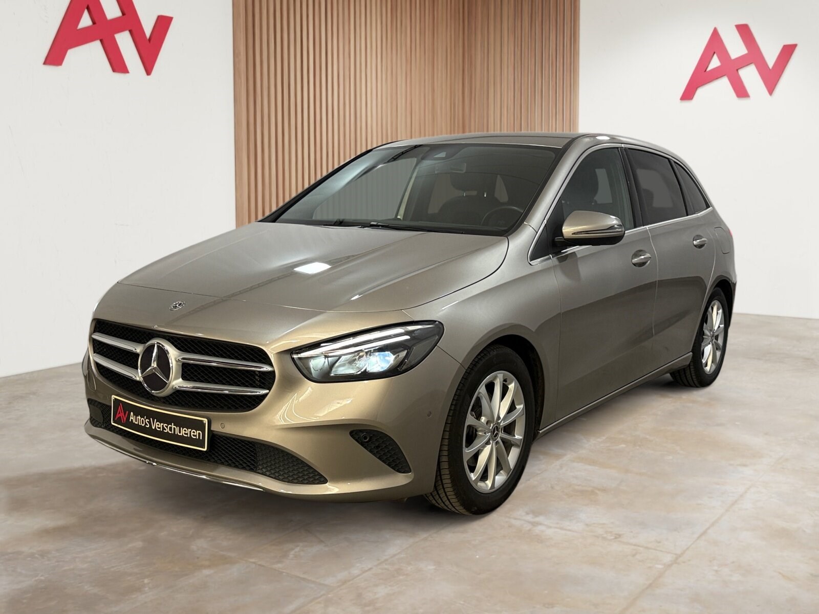 Mercedes-Benz B 180